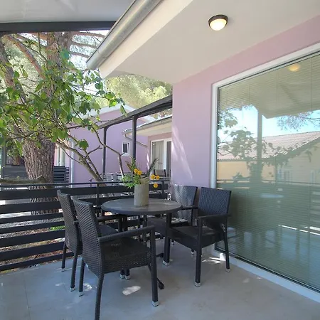 Erica Lux Apartman *