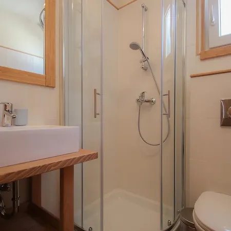 Erica Lux Apartman *